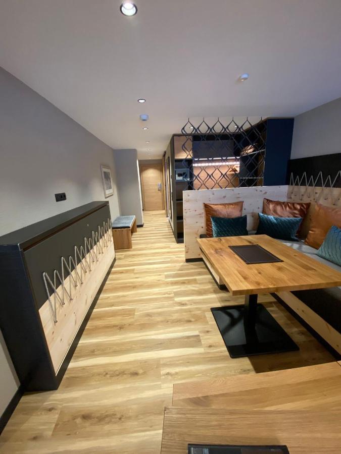 Hotel Tirol Ишгъл Екстериор снимка