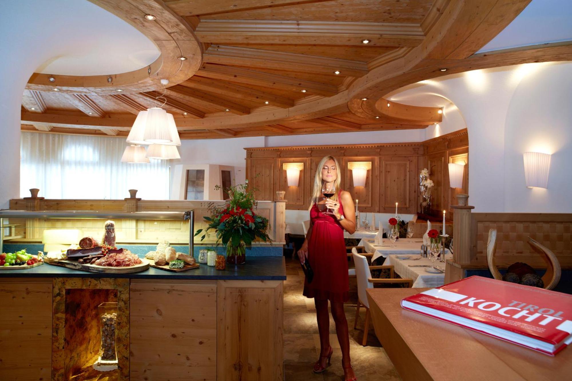 Hotel Tirol Ишгъл Екстериор снимка