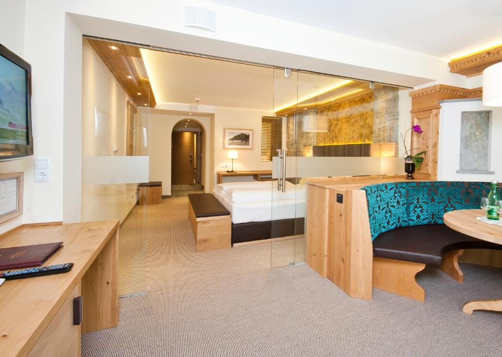 Hotel Tirol Ишгъл Екстериор снимка